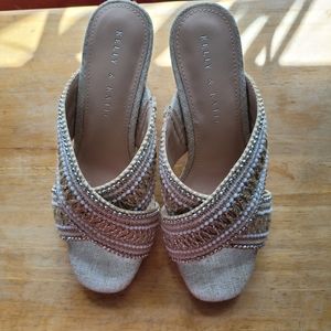 NEW KELLY & KATIE ISSOA WEDGE TAN/WHITE SANDALS